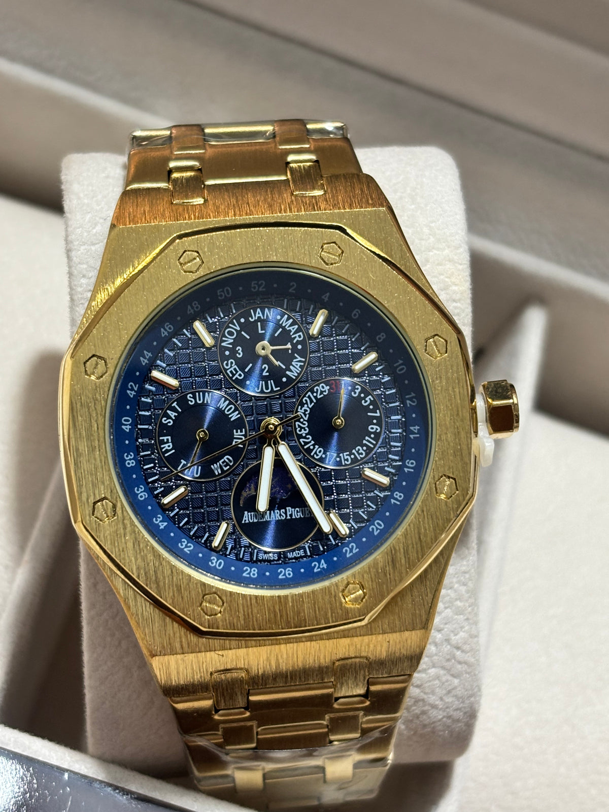 ADMR P METÁLICO RO dorado fondo azul