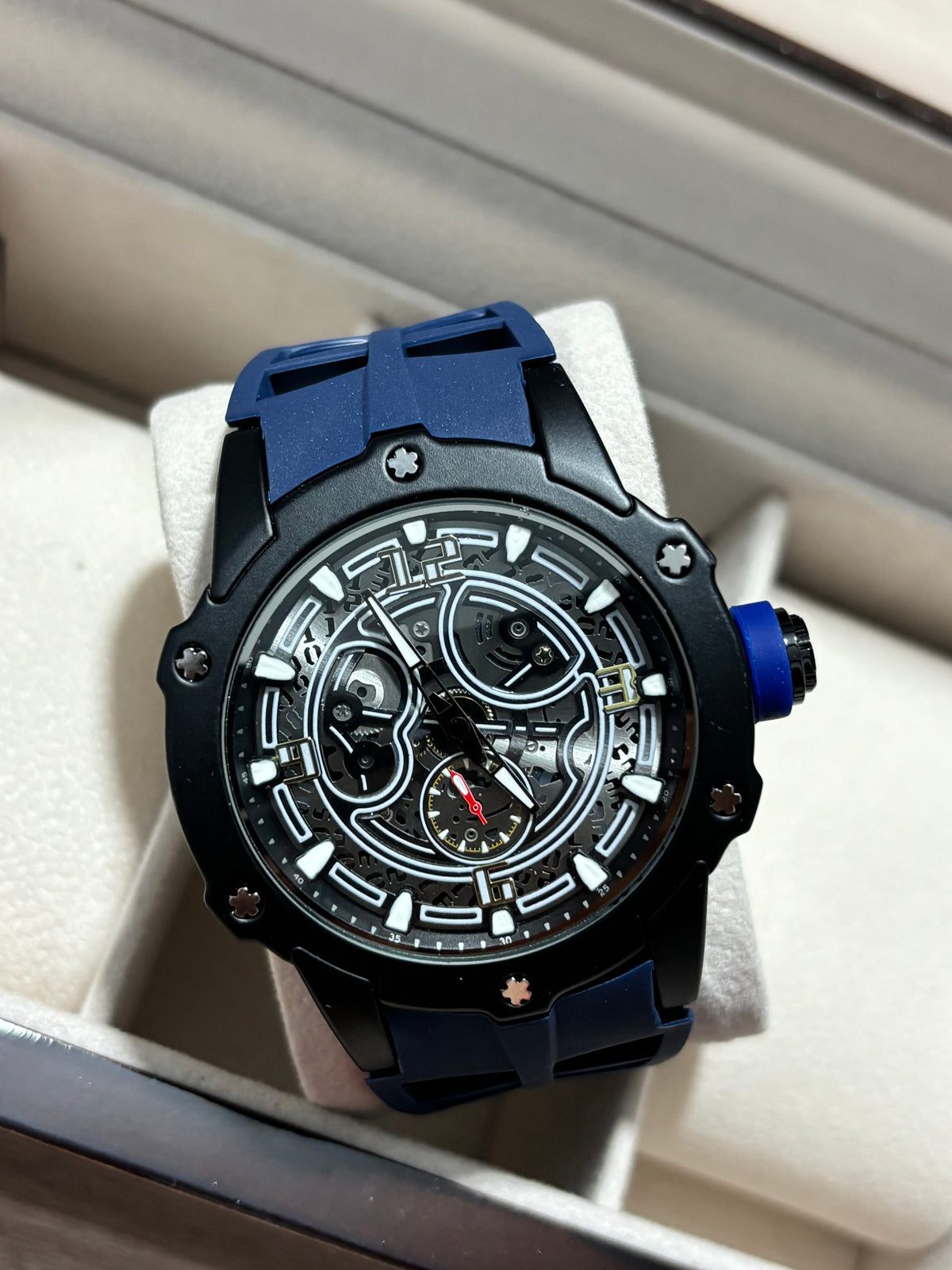 R MILL N3 pulso azul caja negra