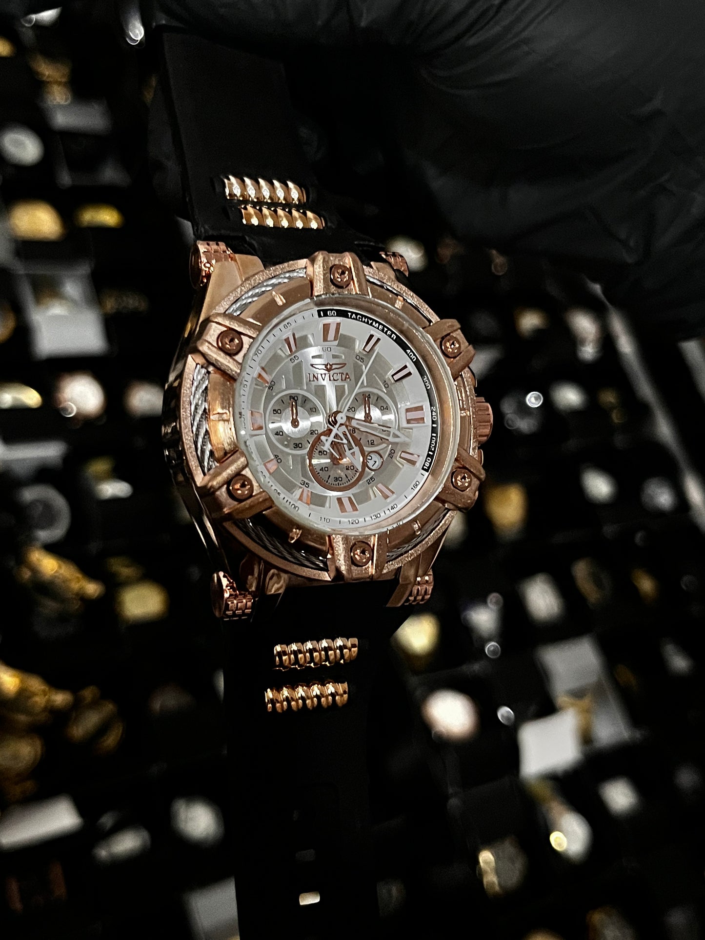 INVIC BOL / PULSO GOMA NEGRO / BISEL ORO ROSA / TABLERO BLANCO