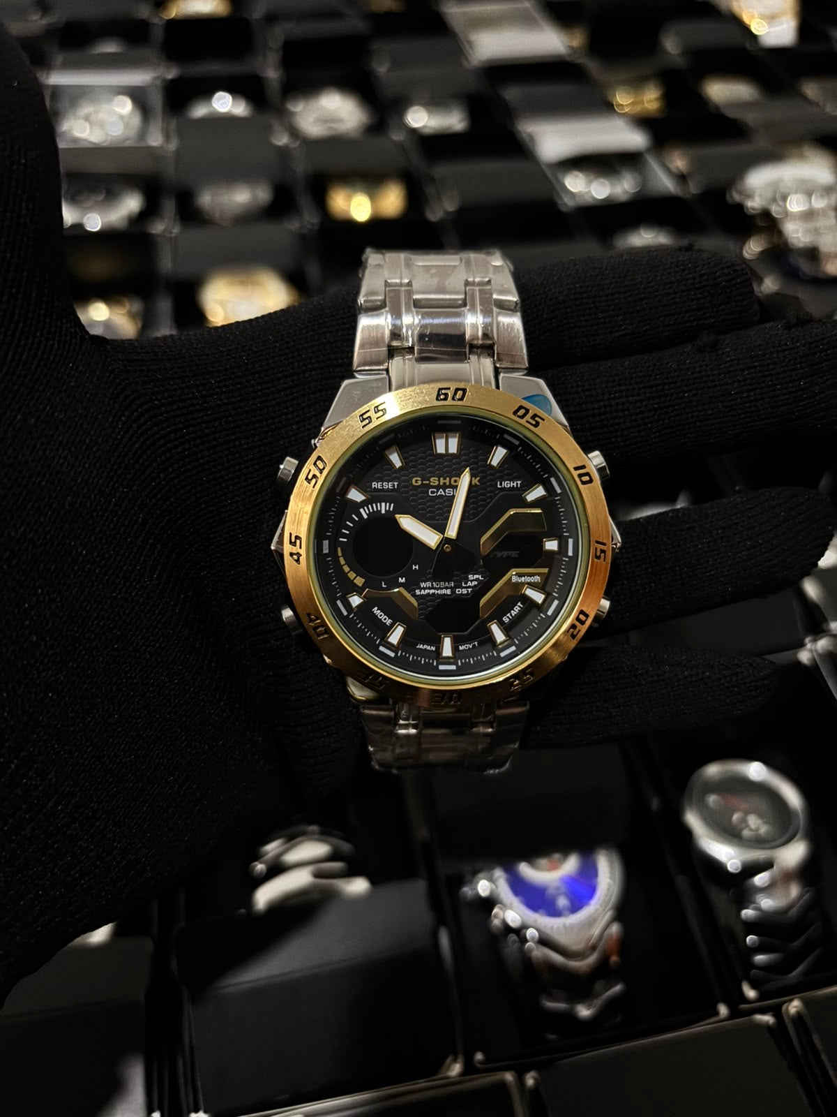 G-sh metálico plateado bisel dorado fondo negro dtll dorado