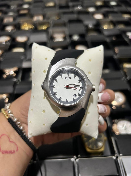 OAK GOMA/NEGRO TABLERO PLATEADO BISEL PLATEADO