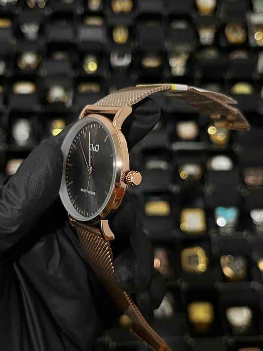 Q&Q ACERO/ORO ROSA/TRENZADO TABLERO/NEGRO BISEL/PLATEADO