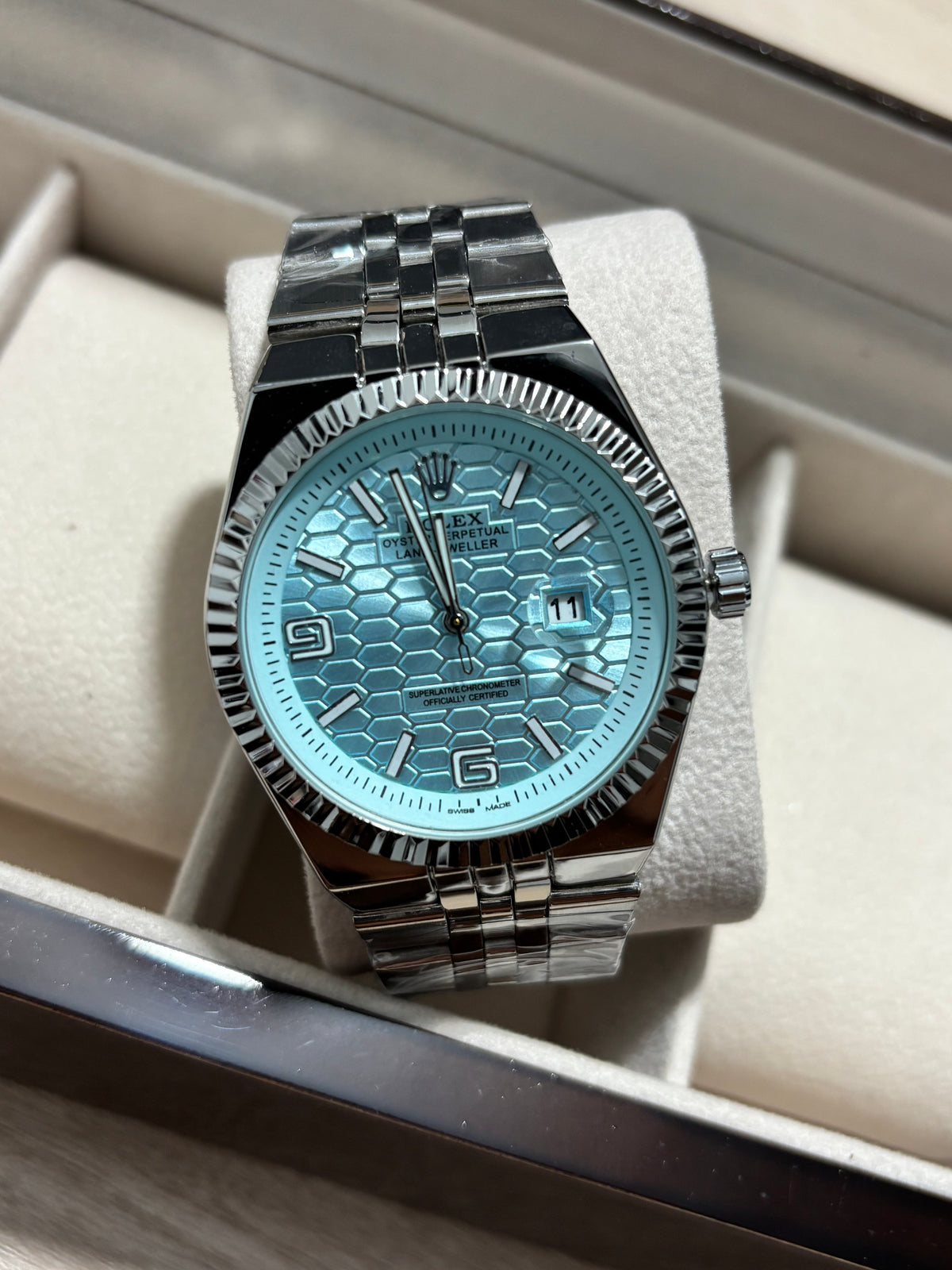 RX LANDWR R 963 plateado fondo azul claro