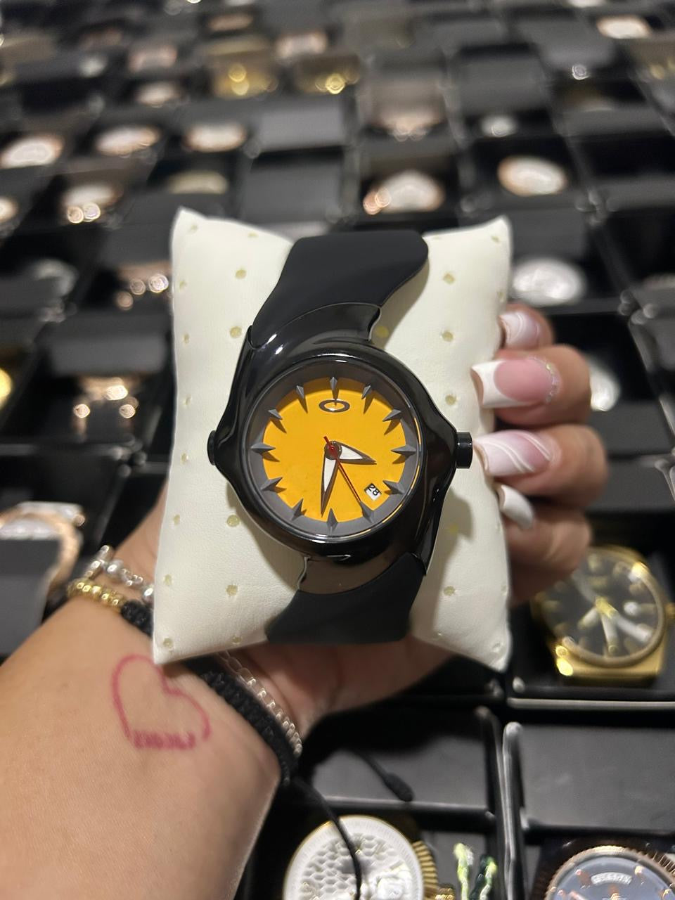 OAK GOMA/NEGRO TABLERO AMARILLO BISEL NEGRO