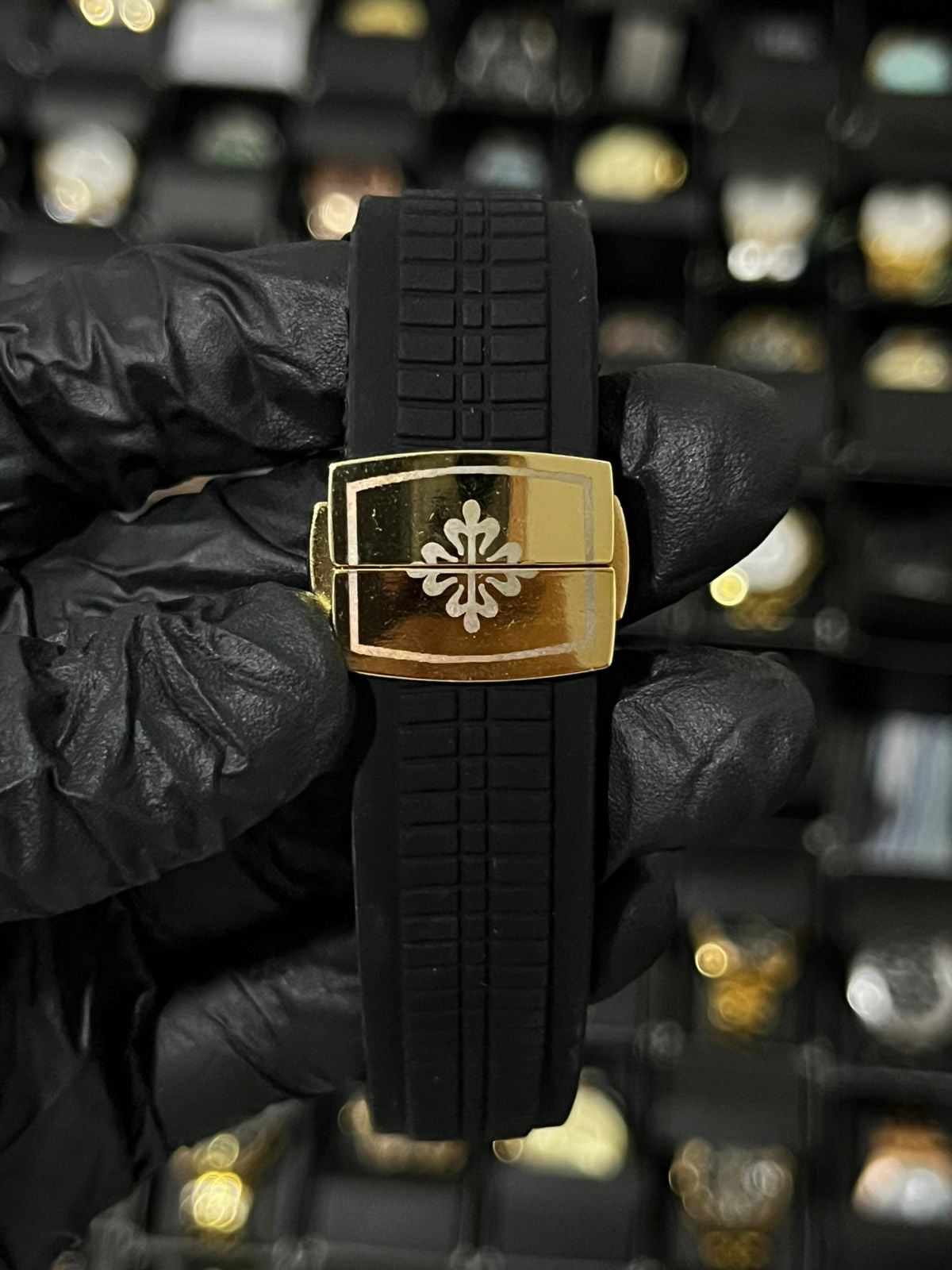 PTK PULSO GOMA CUBANO / NEGRO / TABLERO DORADO