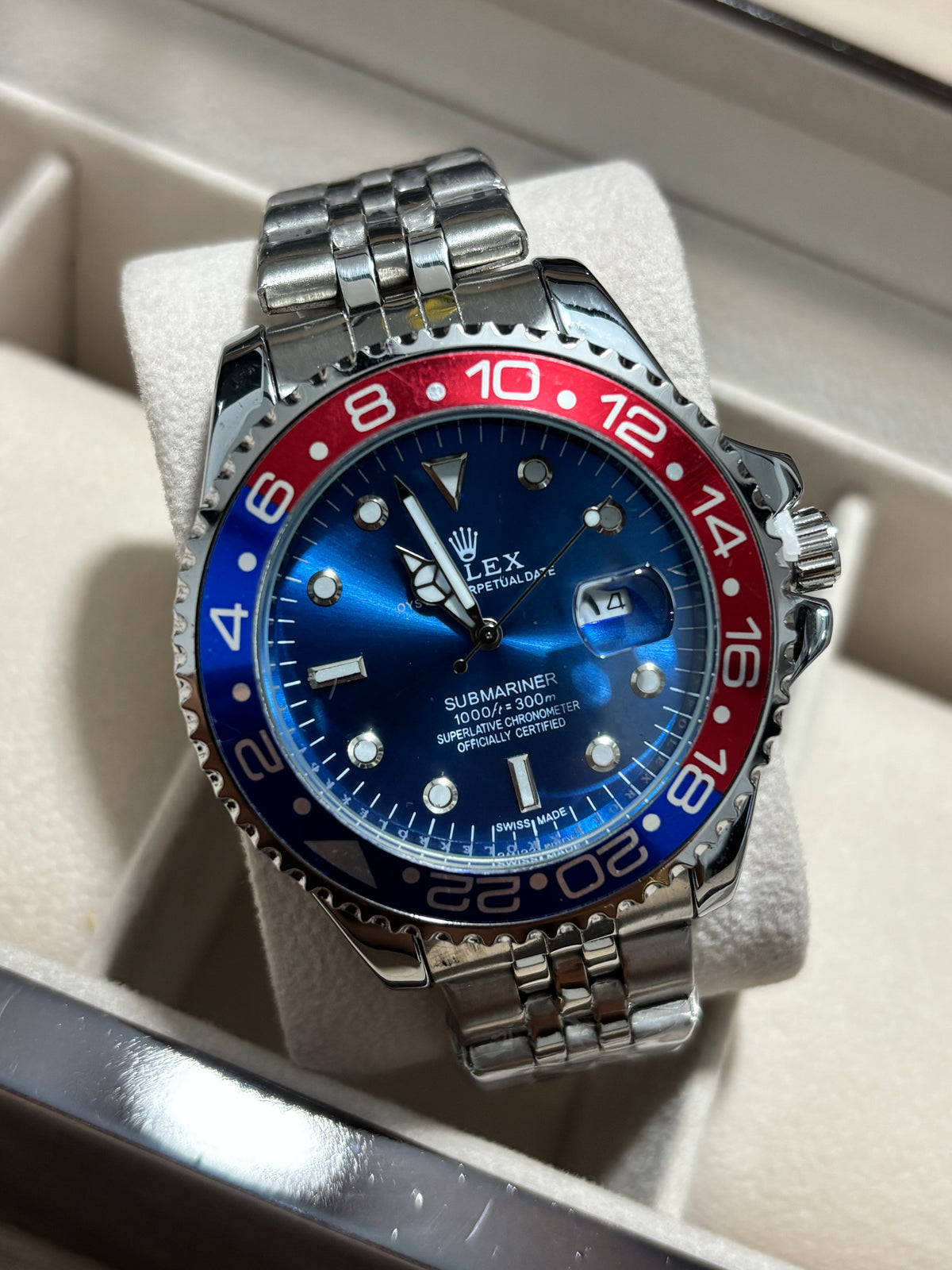 RX SUBM II plateado bisel rojo azul fondo azul