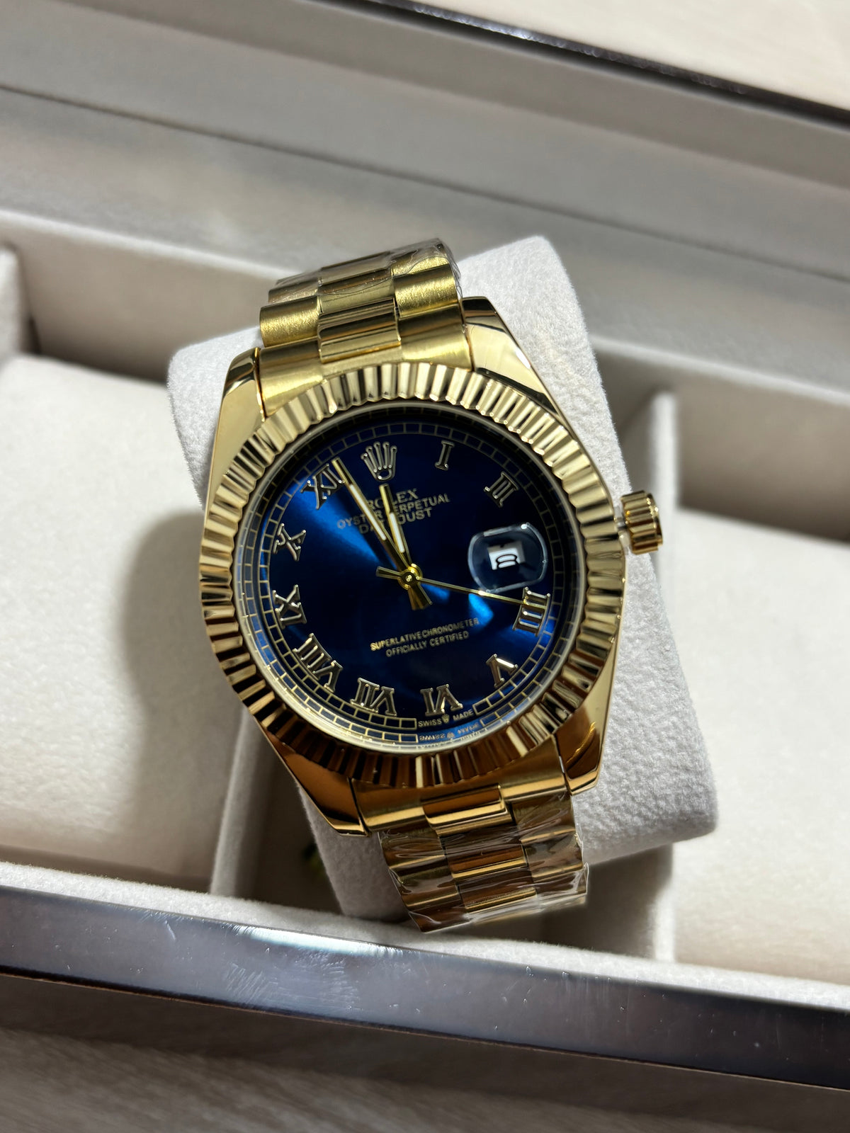 Rx roman dorado fondo azul oscuro