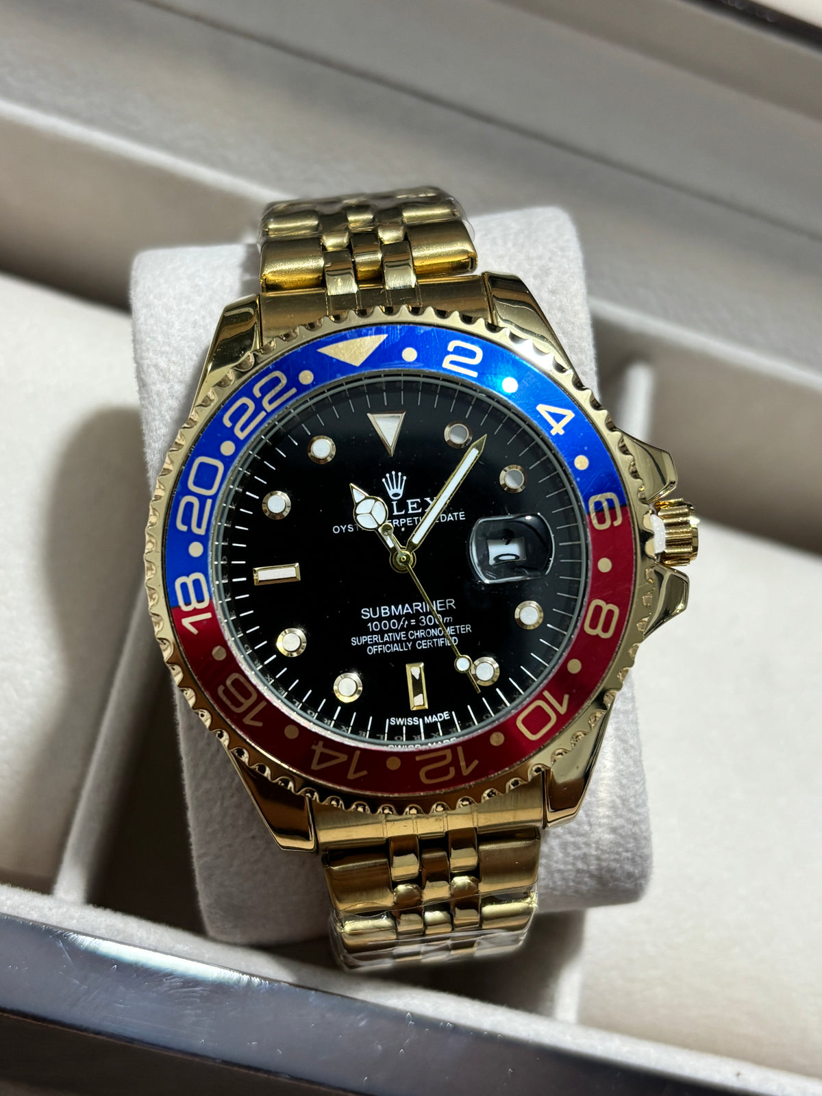 RX SUBM II dorado bisel rojo azul fondo negro