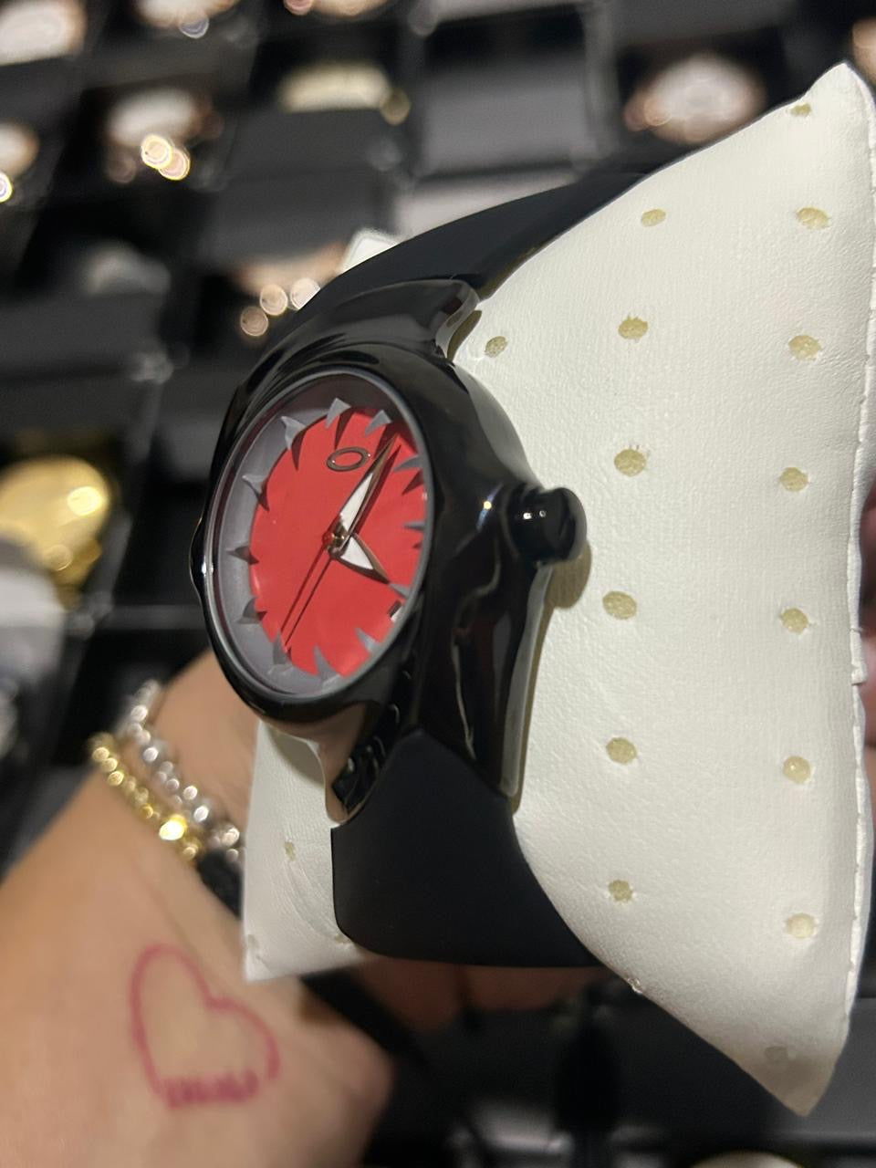 OAK GOMA/NEGRO TABLERO ROJO BISEL NEGRO