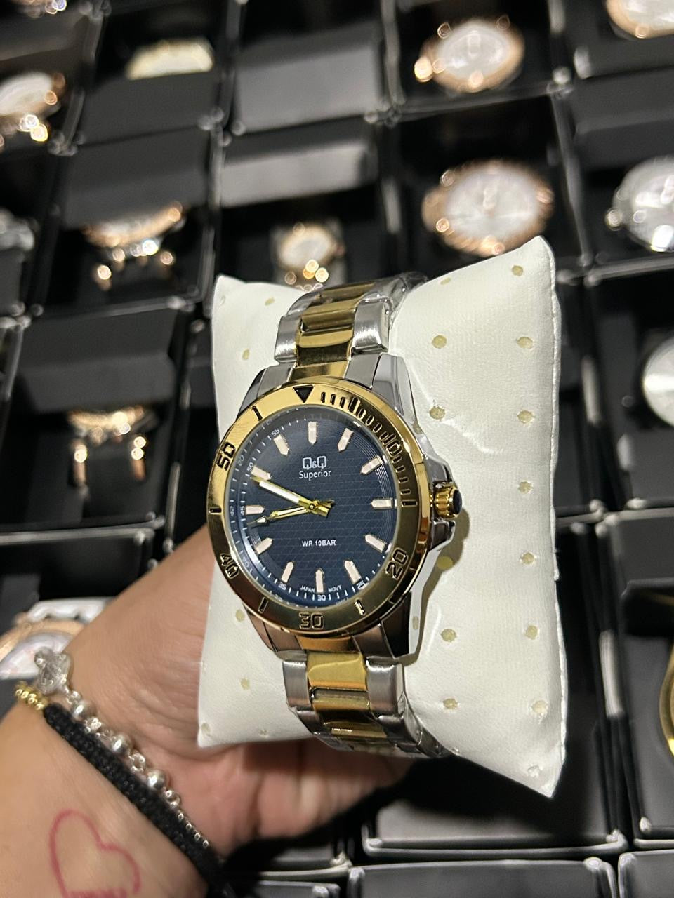 Q&Q ACERO/DORADO TABLERO/AZUL BISEL/DORADO Y NEGRO