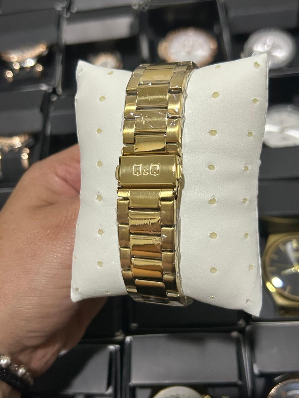 Q&Q ACERO/DORADO TABLERO/DORADO BISEL/DORADO Y NEGRO