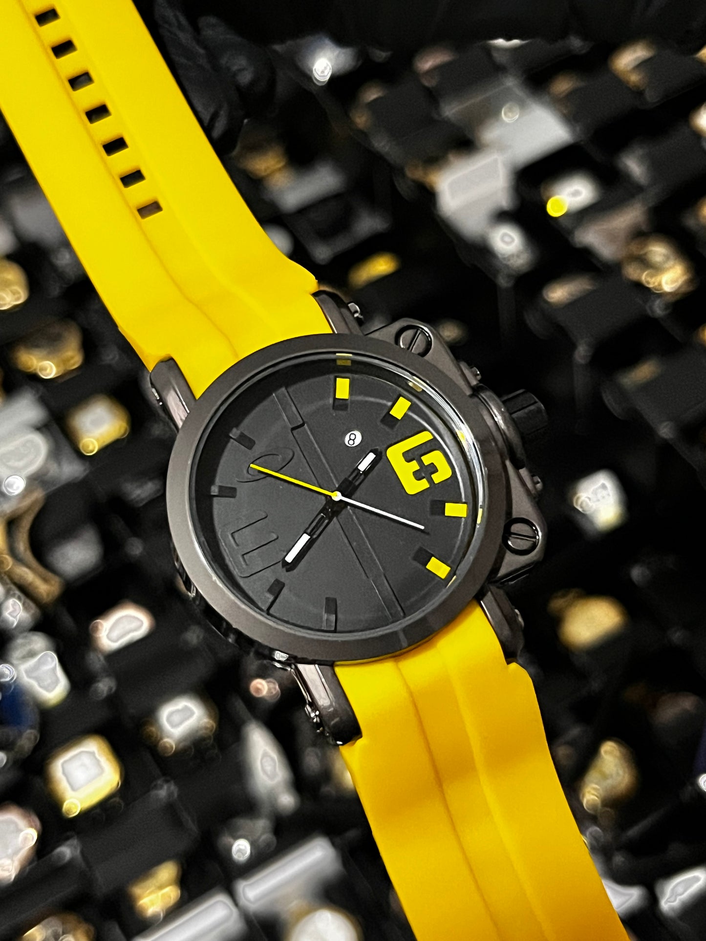 OAK GOMA/AMARILLO TABLERO/NEGRO/# BISEL/NEGRO