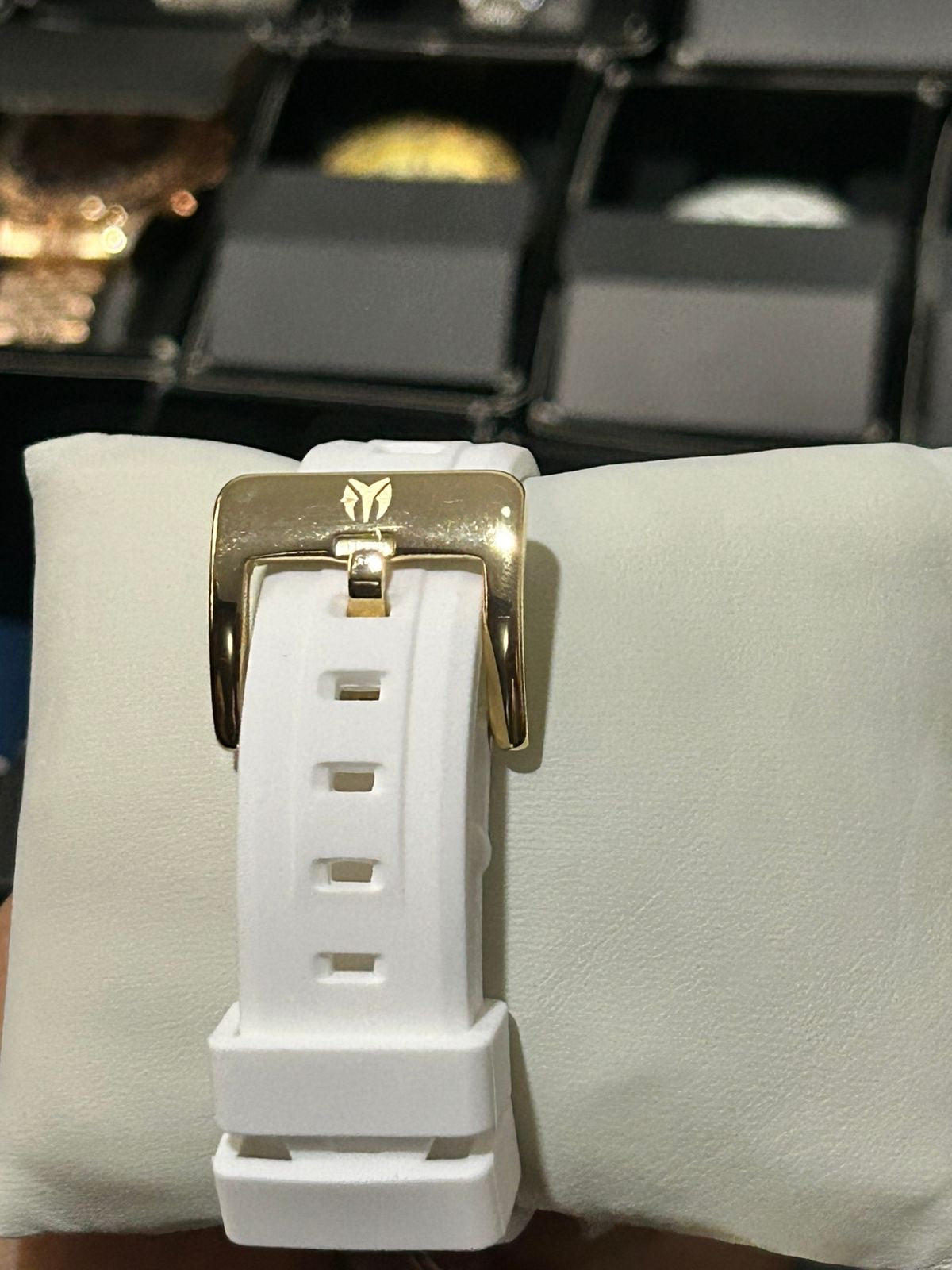 TECH. M DAMA GOMA BLANCO TABLERO DORADO BISEL DORADO/CUBANO