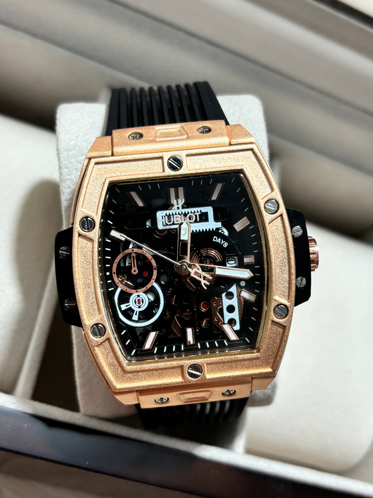 Hblt New II negro y oro rosa