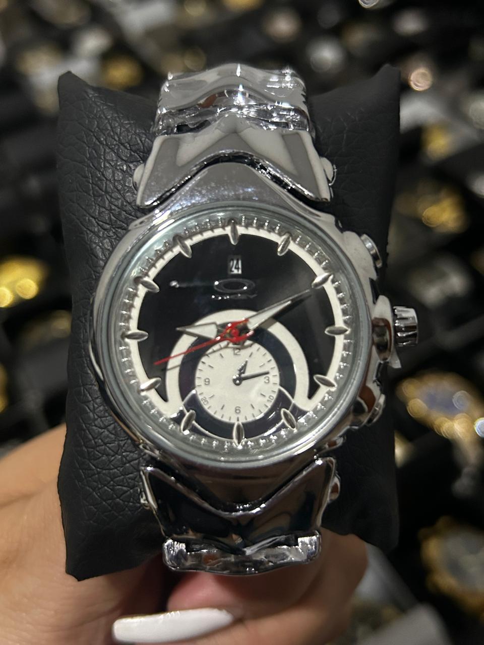 OAK ACERO/PLATEADO TABLERO NEGRO/BLANCO BISEL PLATEADO