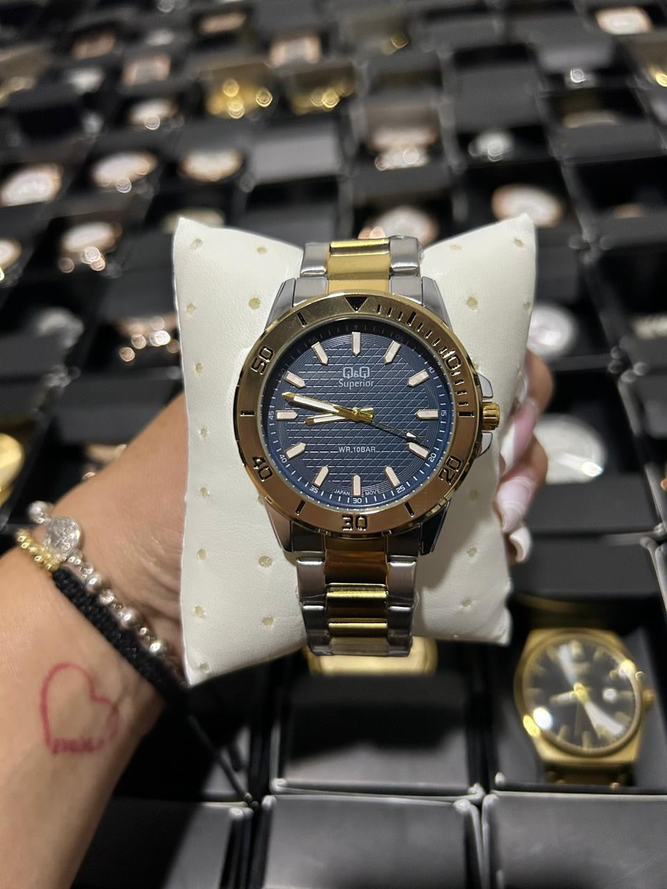 Q&Q ACERO/DORADO TABLERO/AZUL BISEL/DORADO Y NEGRO