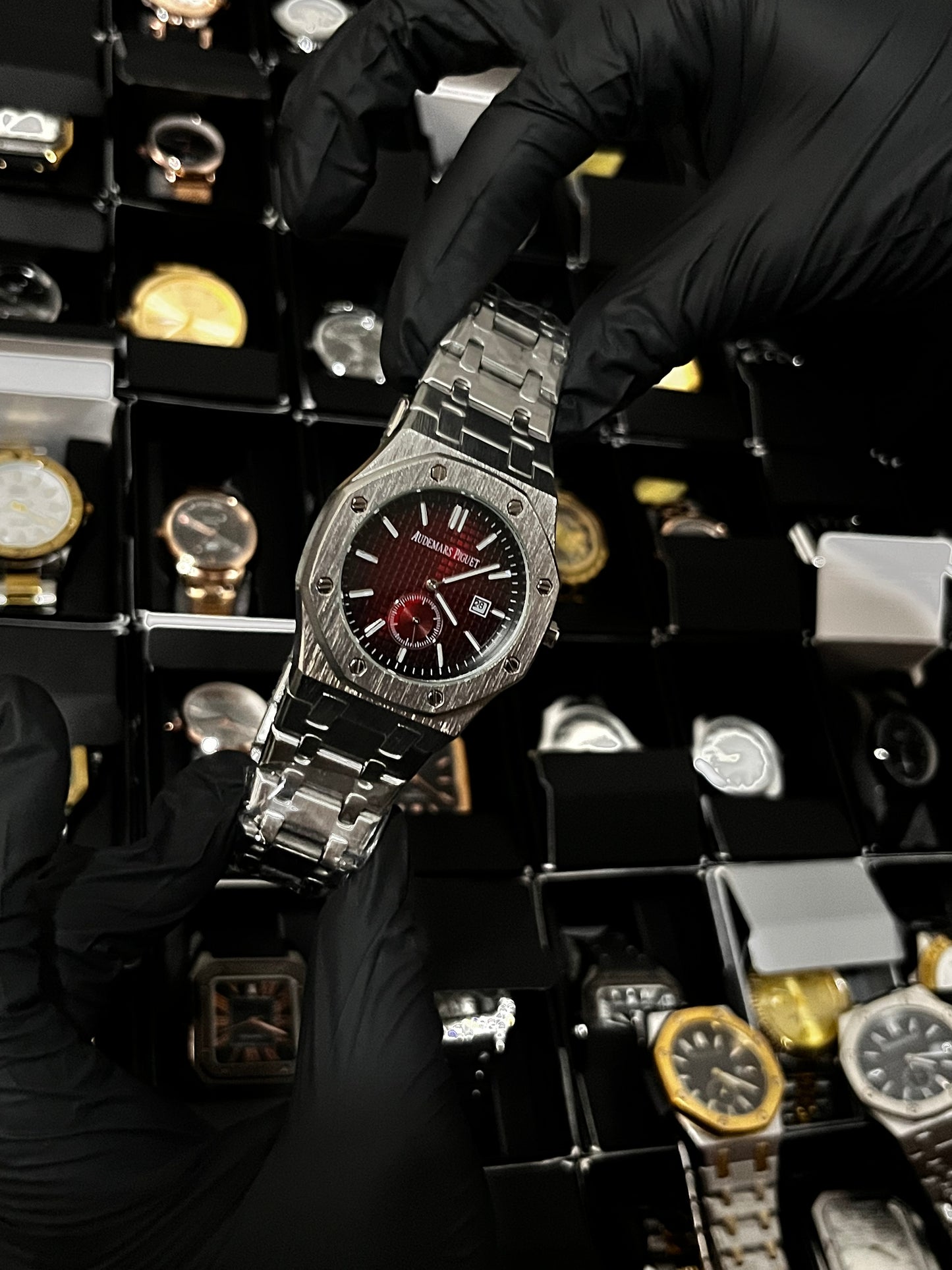 ADMR METÁLICO / CRONO SEGUNDERO / PLATEADO FONDO ROJO