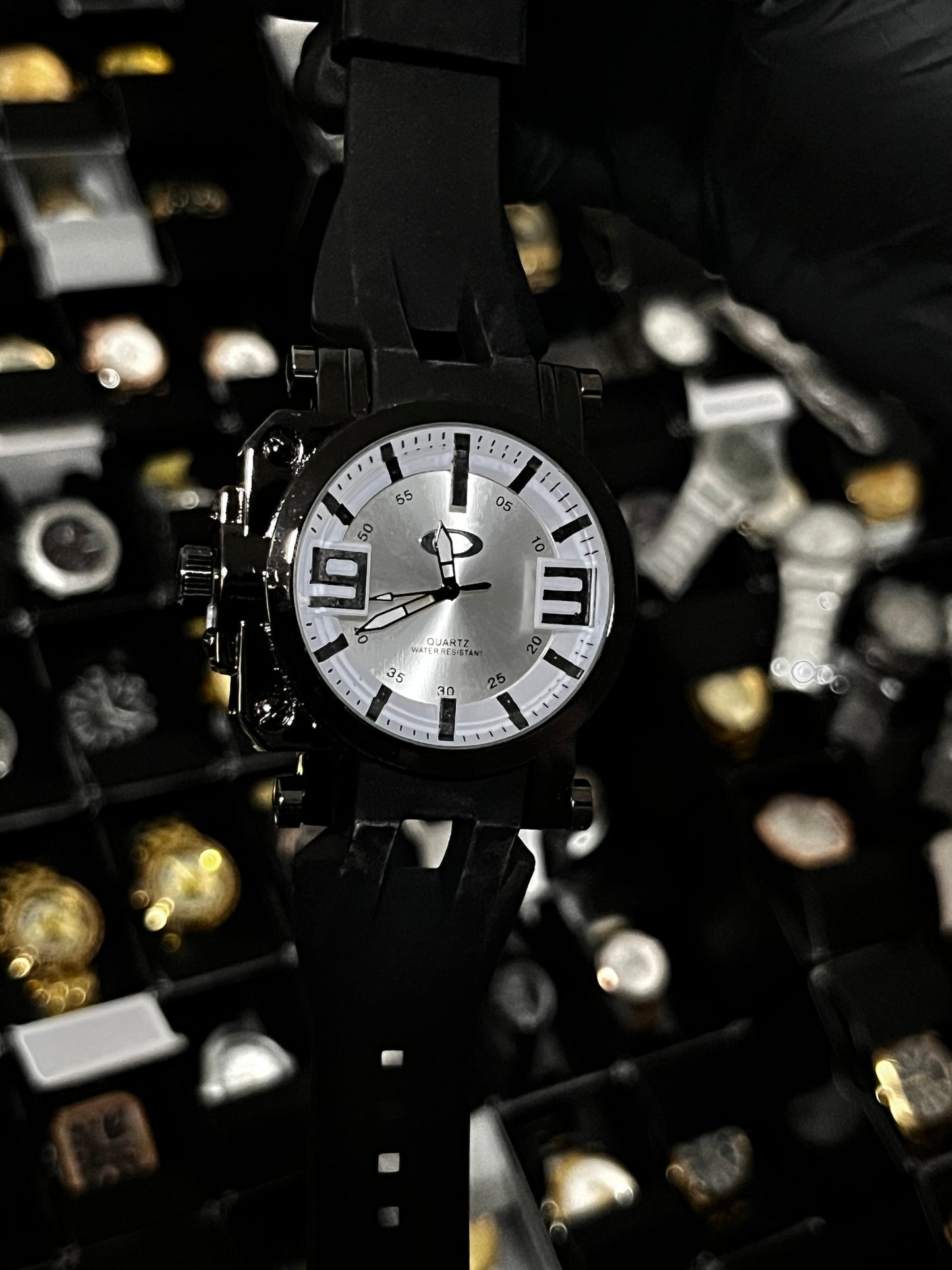 OAK GOMA/NEGRO TABLERO/PLATEADO/93 BISEL/NEGRO