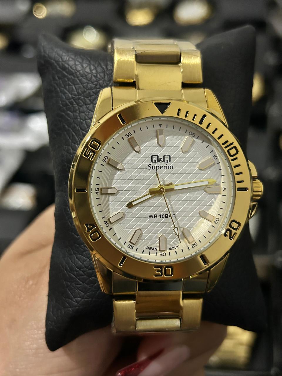 Q&Q ACERO/DORADO TABLERO/BLANCO BISEL/DORADO Y NEGRO