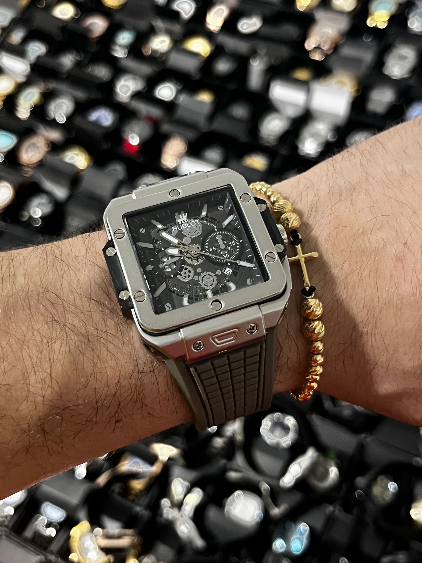 HBLT CUADRADO / PLATEADO / PULSO GRIS