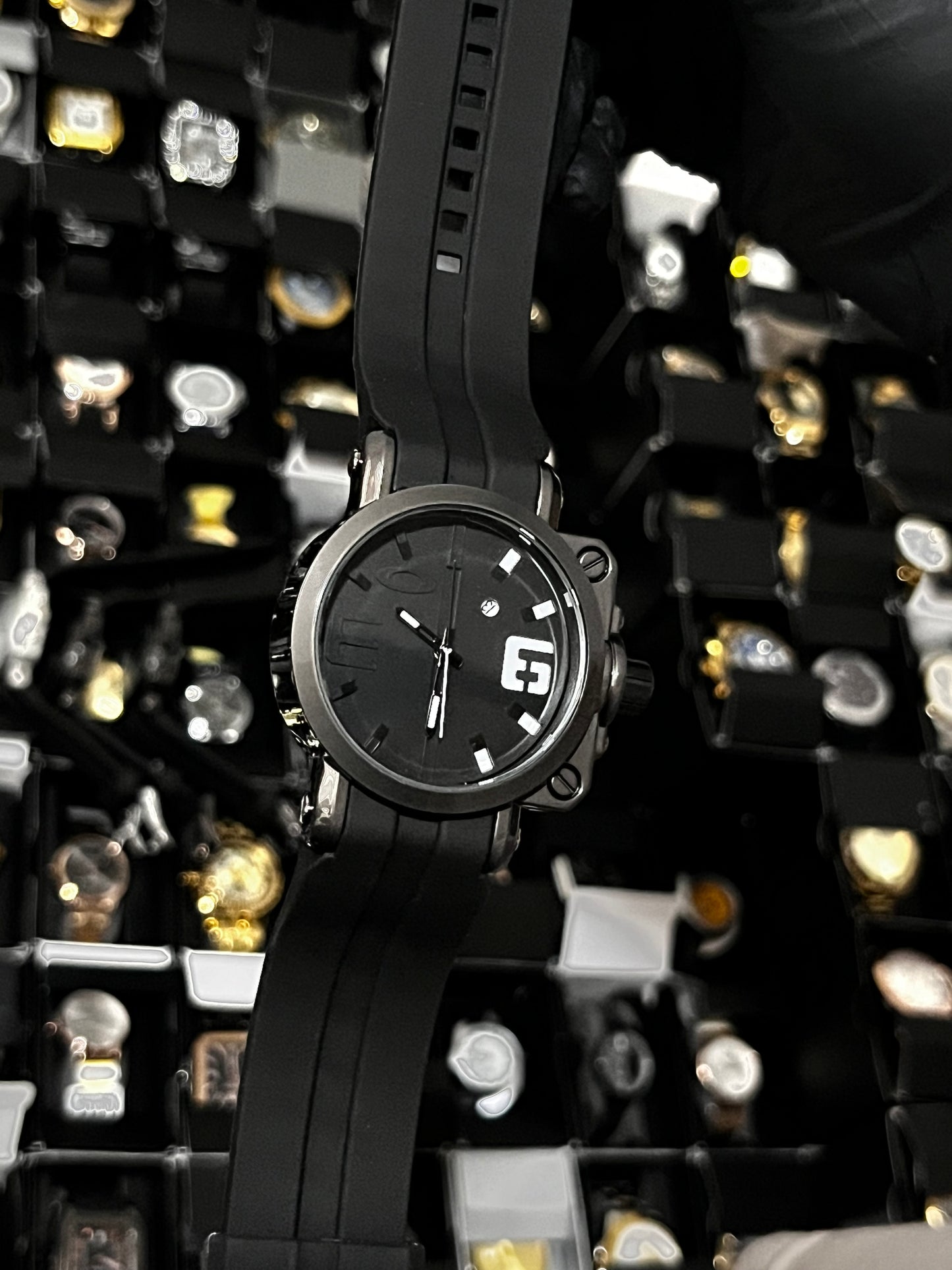 OAK GOMA/NEGRO TABLERO/NEGRO/BLANCO/# BISEL/NEGRO