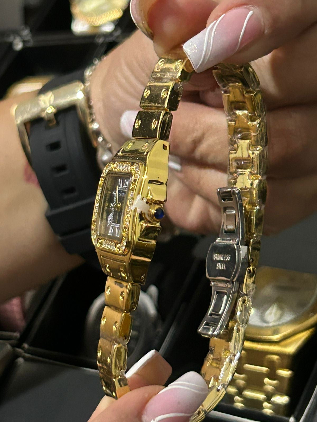 CRTR DAMA ACERO DORADO TABLERO NEGRO BISEL DORADO/CUBANO