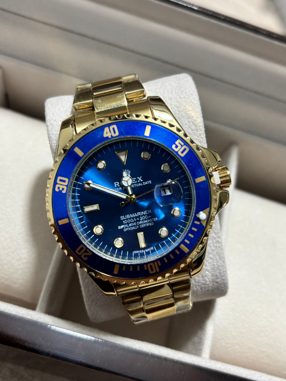 RX SUBM dorado fondo azul
