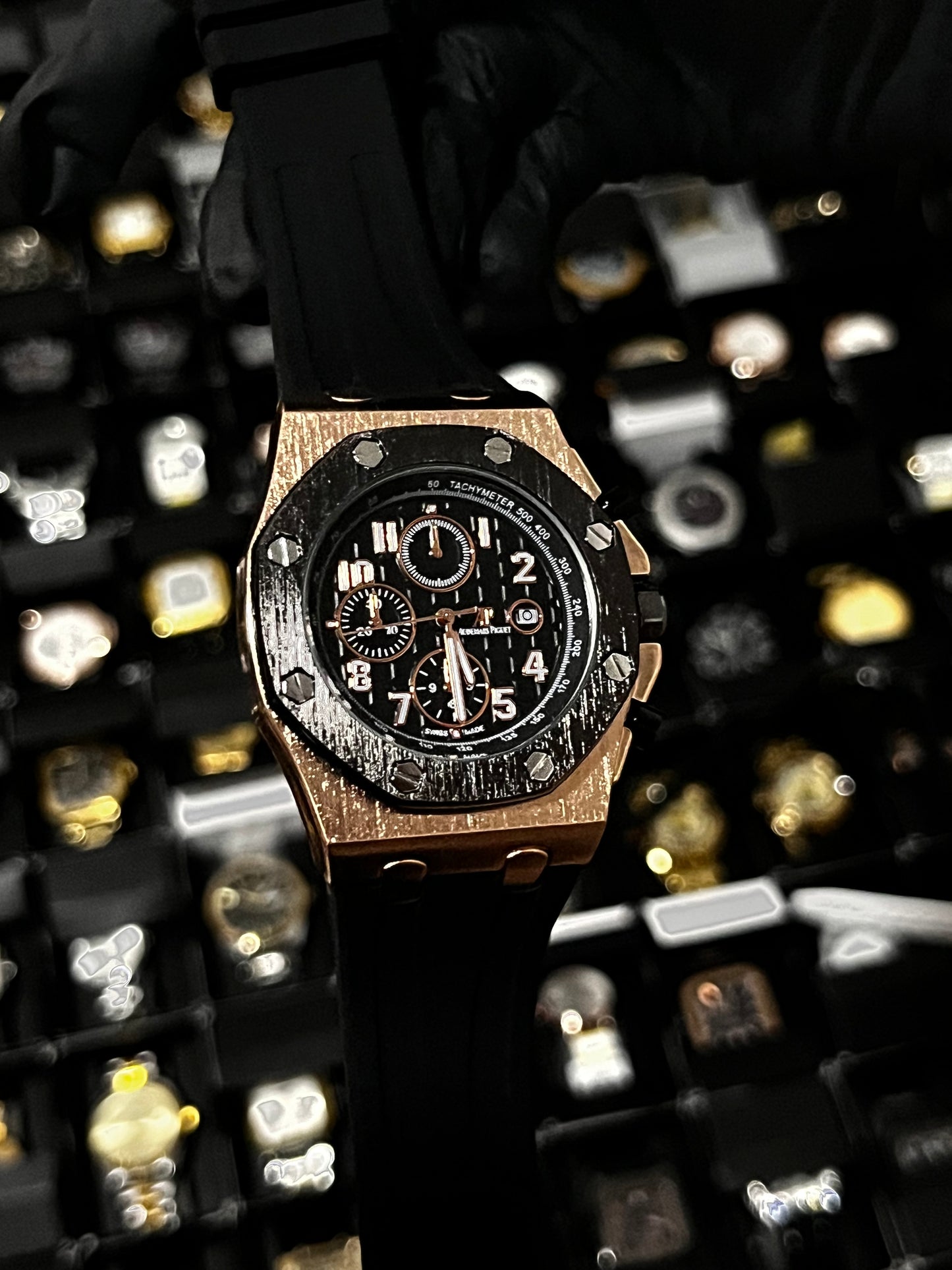 ADMR GOMA/NEGRO TABLERO/NEGRO/3 CRONOS BISEL/DORADO/NEGRO