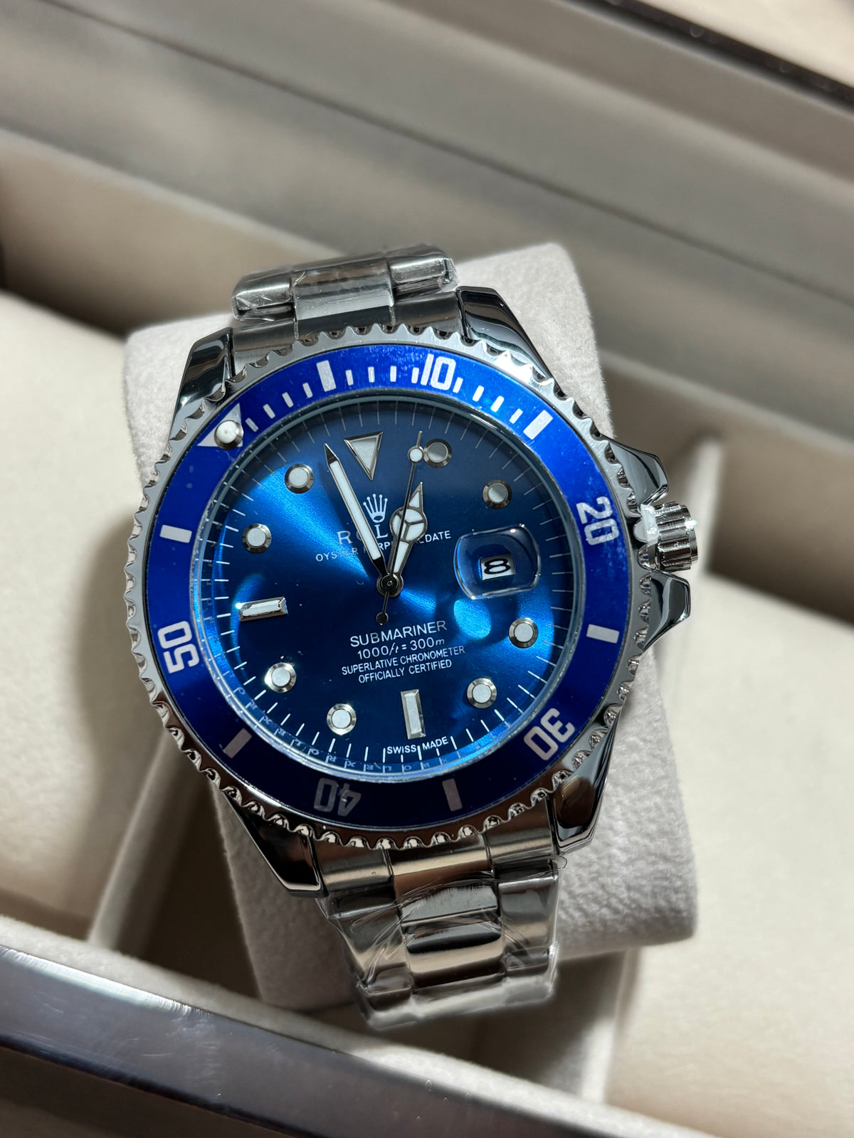 RX SUBM plateado fondo azul