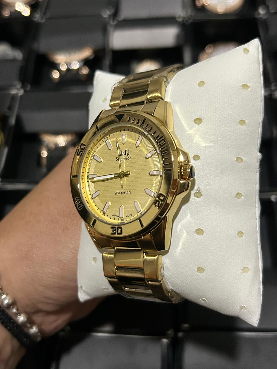 Q&Q ACERO/DORADO TABLERO/DORADO BISEL/DORADO Y NEGRO