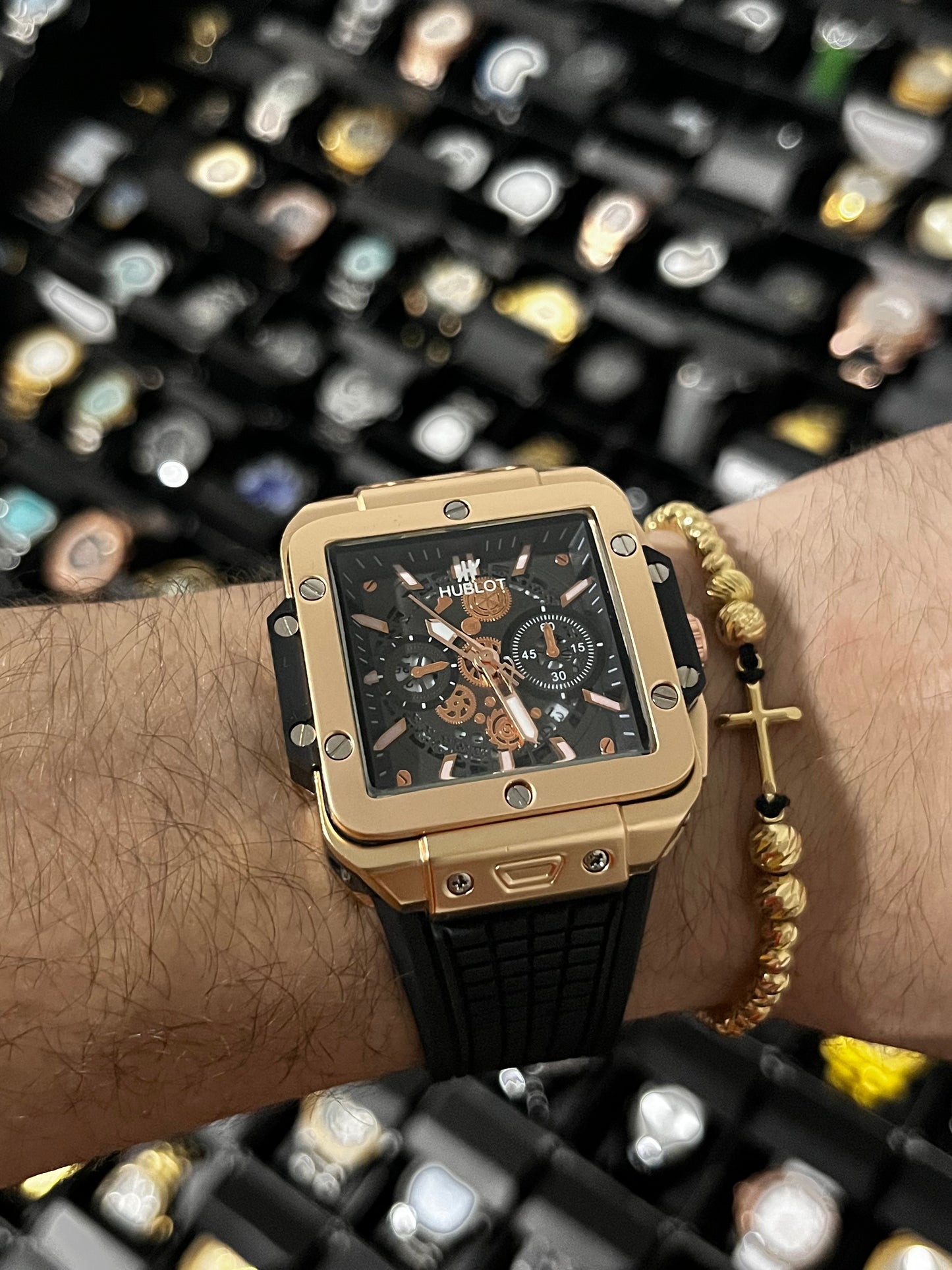 HBLT CUADRADO / ORO ROSA PULSO NEGRO