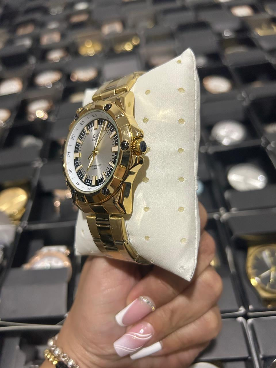 Q&Q ACERO/DORADO TABLERO/NEGRO Y PLATEADO BISEL/DORADO