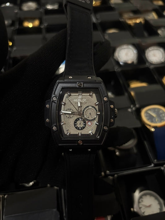 Hblt crono cuadrado negro fondo gris