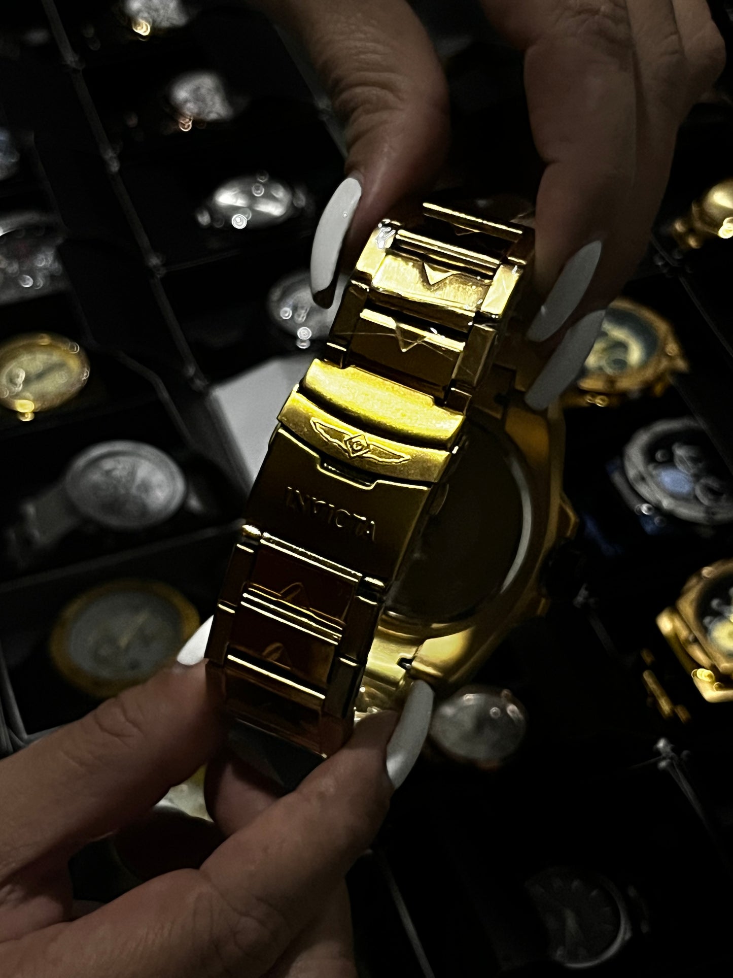 INVIC  ACERO/DORADO TABLERO/NEGRO/CRONOS/DORADOS BISEL/DORADO