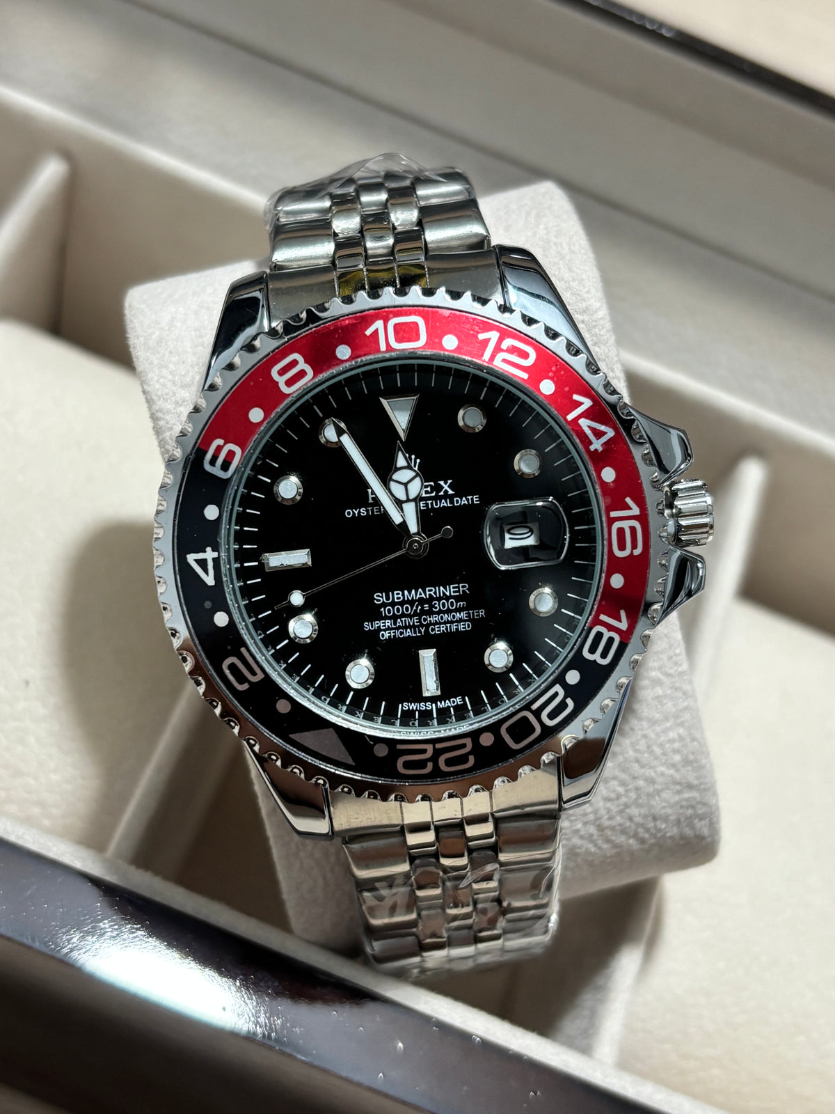 RX SUBM II plateado bisel negro rojo fondo negro