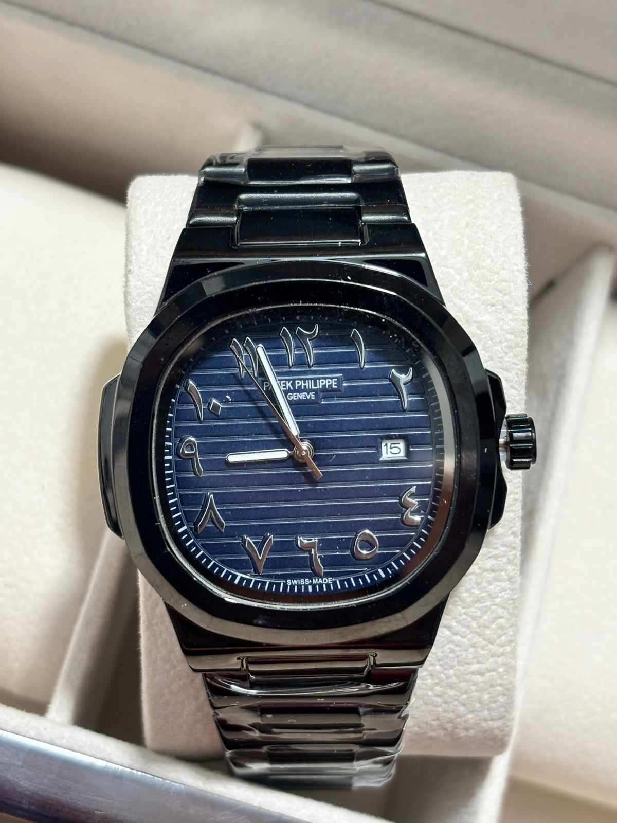 PTK ARAB negro fondo azul oscuro