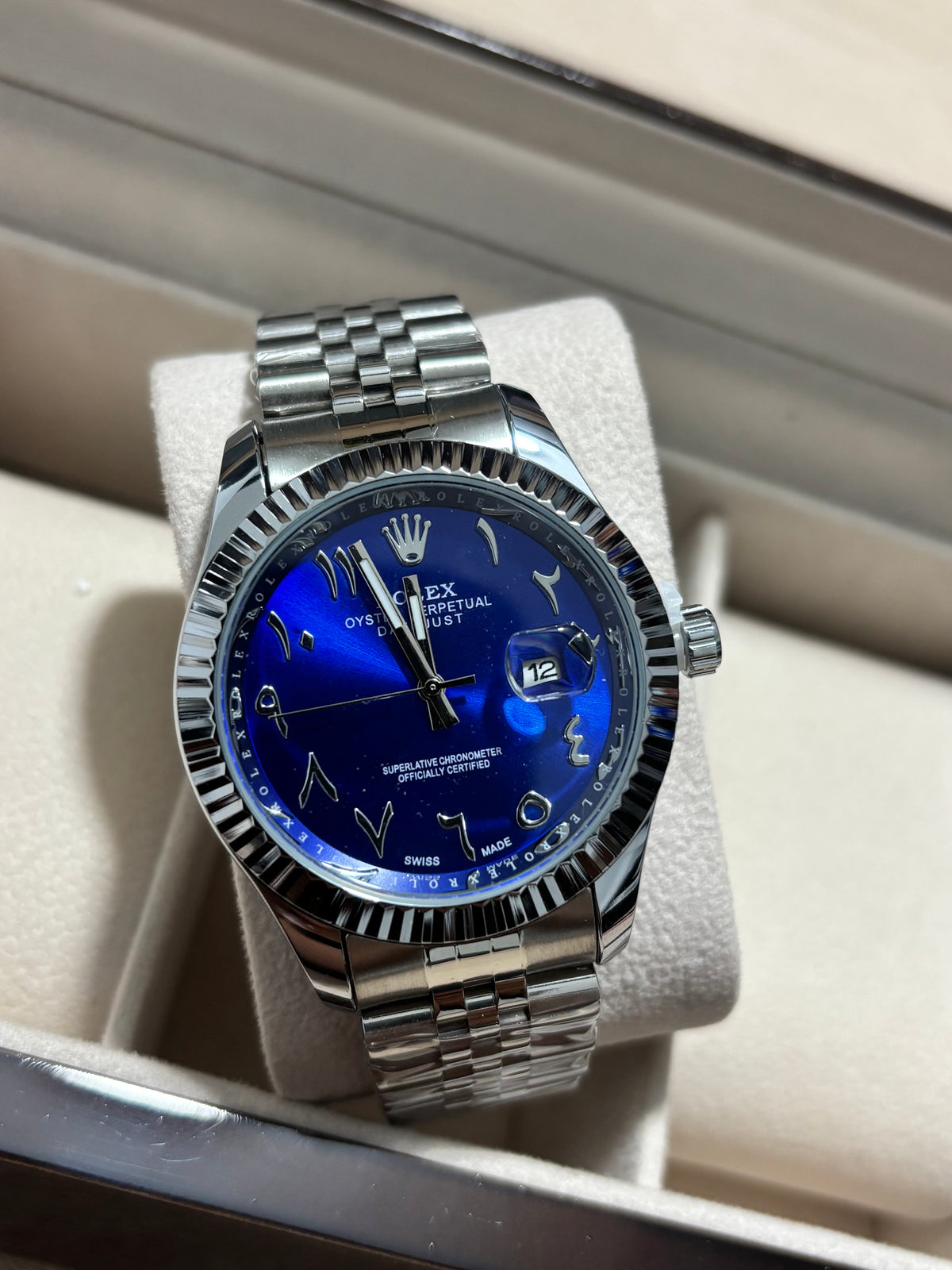 RX DTJT ARAB plateado fondo azul oscuro