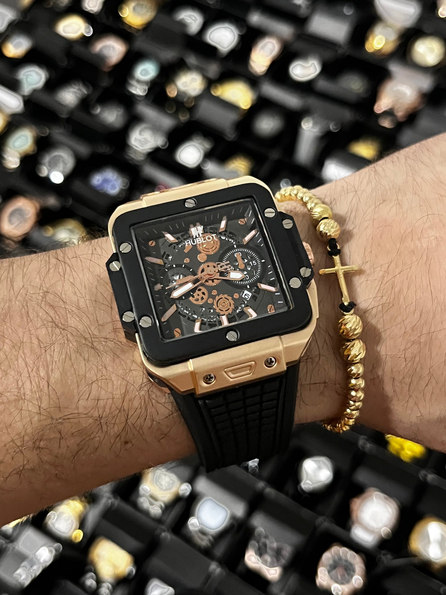 HBLT CUADRADO / ORO ROSA / PULSO NEGRO / BISEL NEGRO