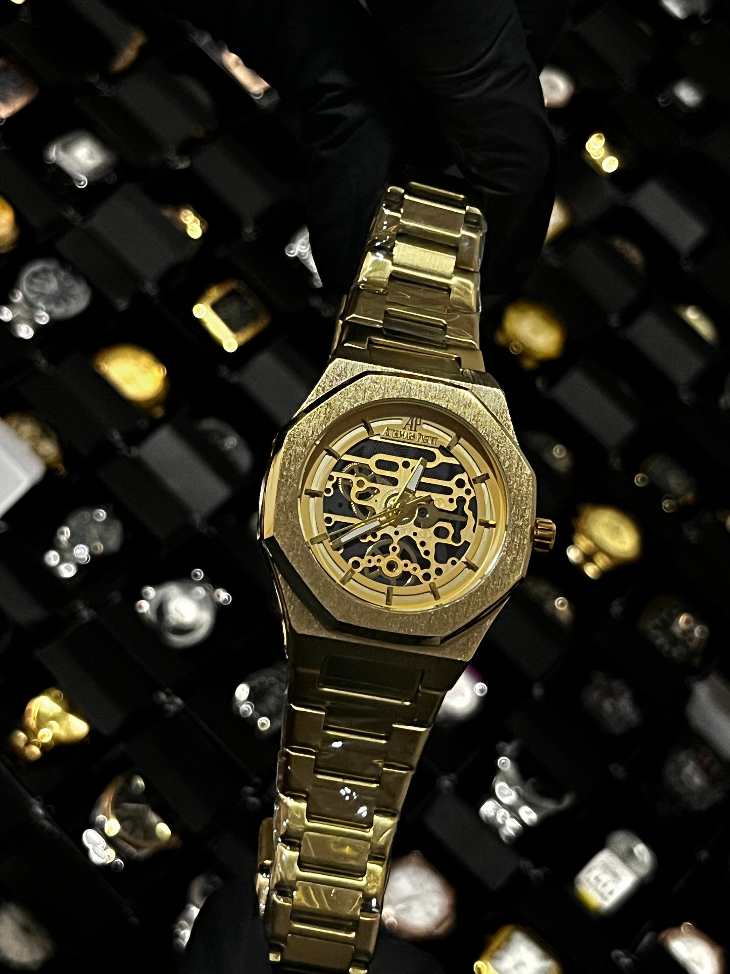 ADMR METÁLICO / DORADO FONDO NEGRO