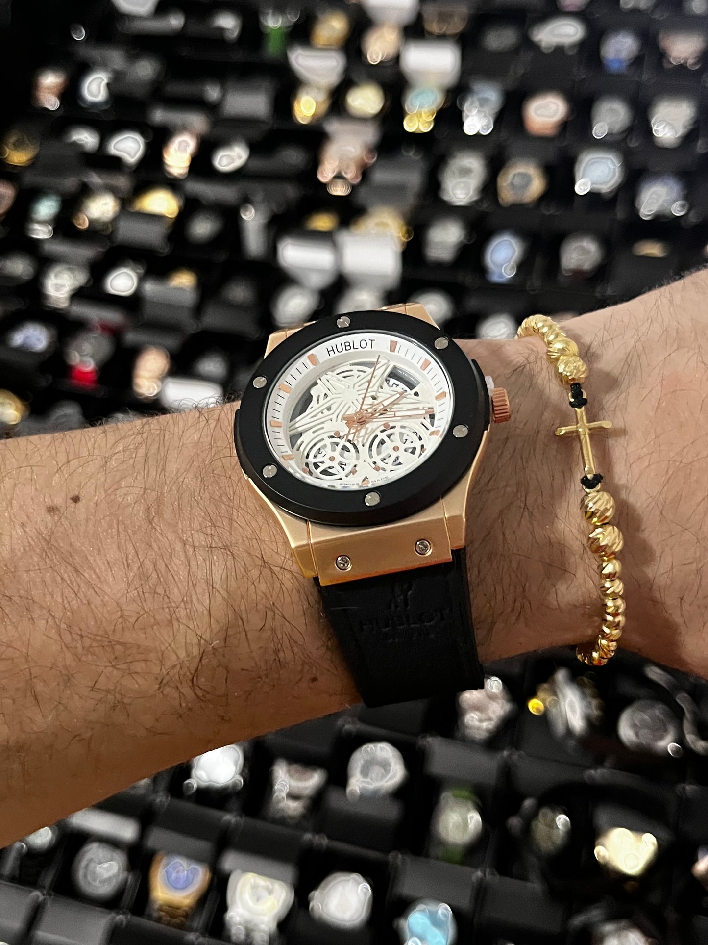 HBLT HELIC / ORO ROSA / BISEL NEGRO / PULSO NEGRO