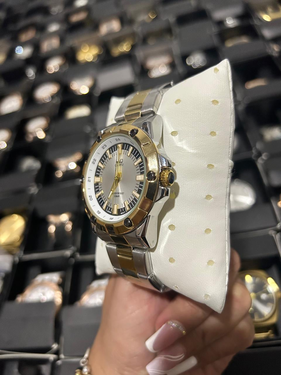 Q&Q ACERO/BICOLOR TABLERO/NEGRO Y PLATEADO BISEL/DORADO