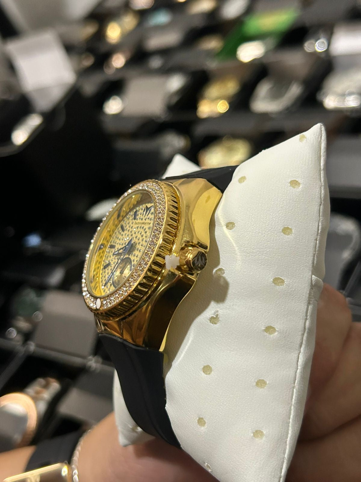 TECH. M DAMA GOMA NEGRO TABLERO DORADO BISEL DORADO/CUBANO