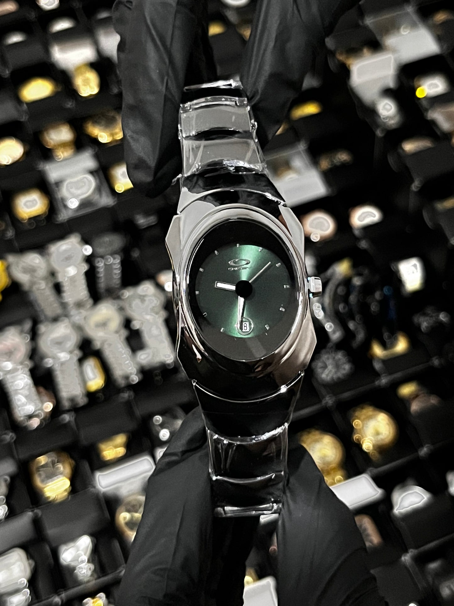 OAK ACERO/PLATEADO TABLERO/VERDE BISEL/PLATEADO CAJA/OVALADA