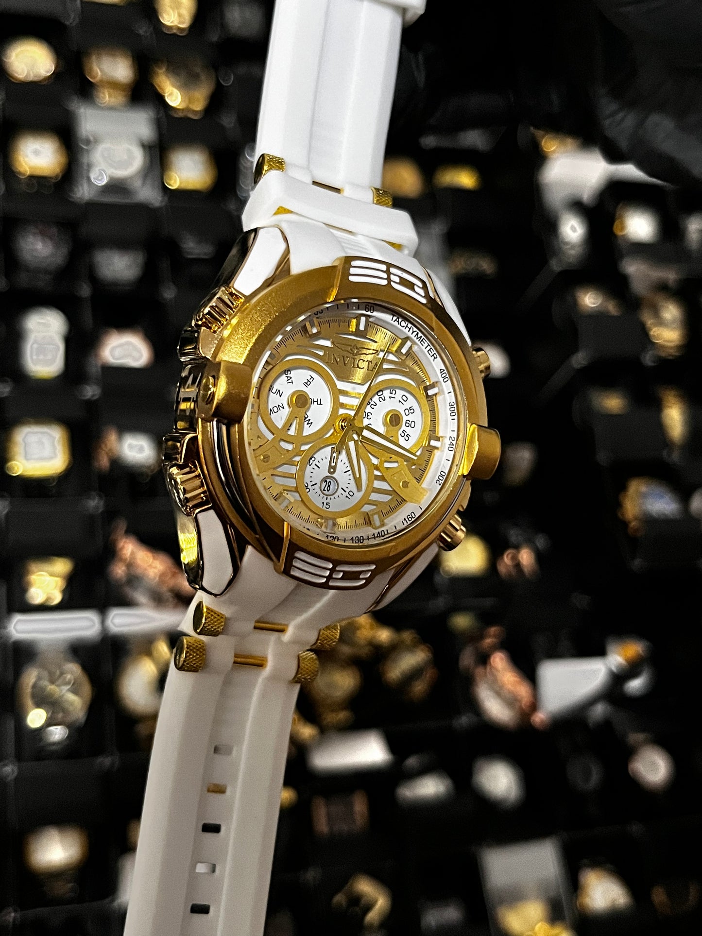 INVIC SUBAQ / PULSO BLANCO / BISEL DORADO