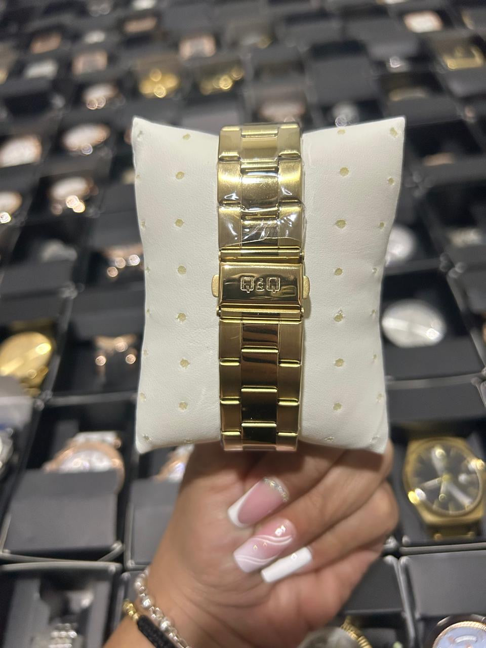 Q&Q ACERO/DORADO TABLERO/NEGRO Y PLATEADO BISEL/DORADO