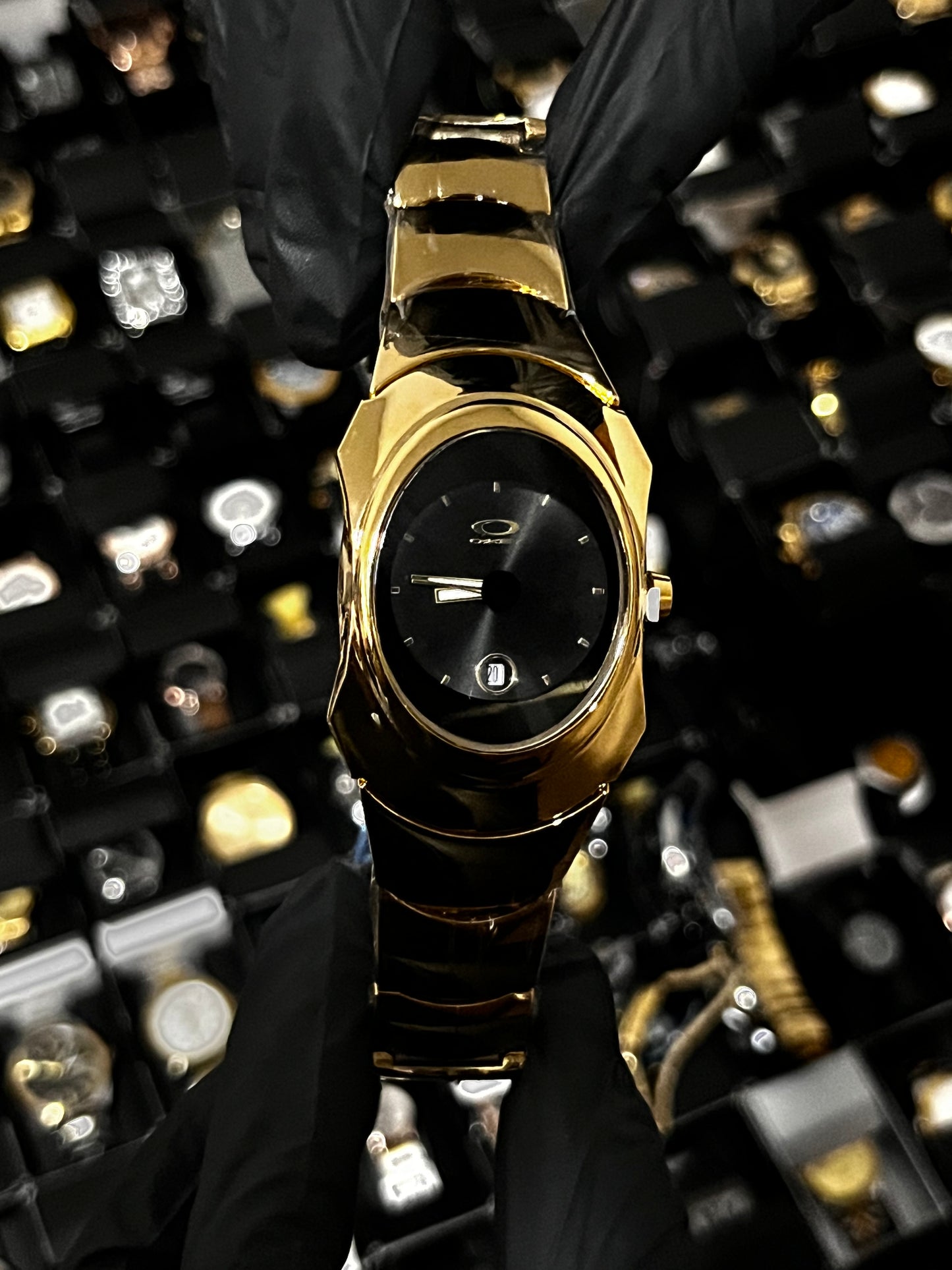 OAK ACERO/DORADO TABLERO/NEGRO BISEL/DORADO CAJA/OVALADA