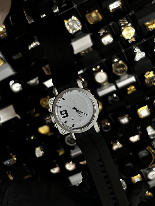 OAK GOMA/NEGRO TABLERO/NEGRO/BLANCO/# BISEL/PLATEADO