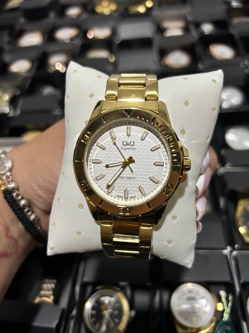 Q&Q ACERO/DORADO TABLERO/BLANCO BISEL/DORADO Y NEGRO