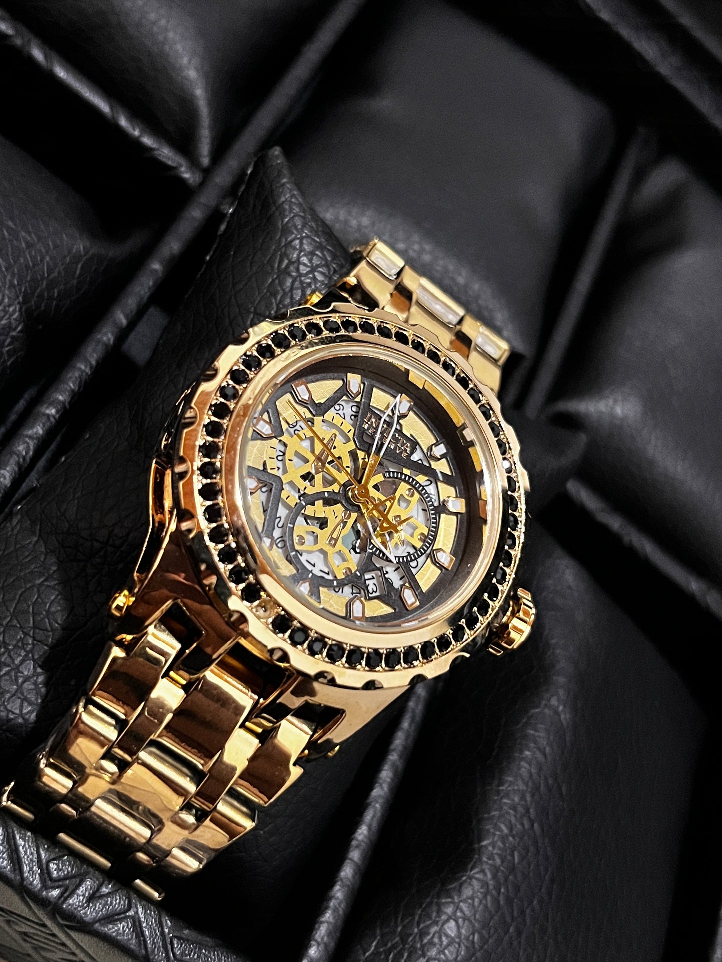 INVIC DAMA ACERO/DORADO TABLERO NEGRO BISEL DORADO/CUBANO