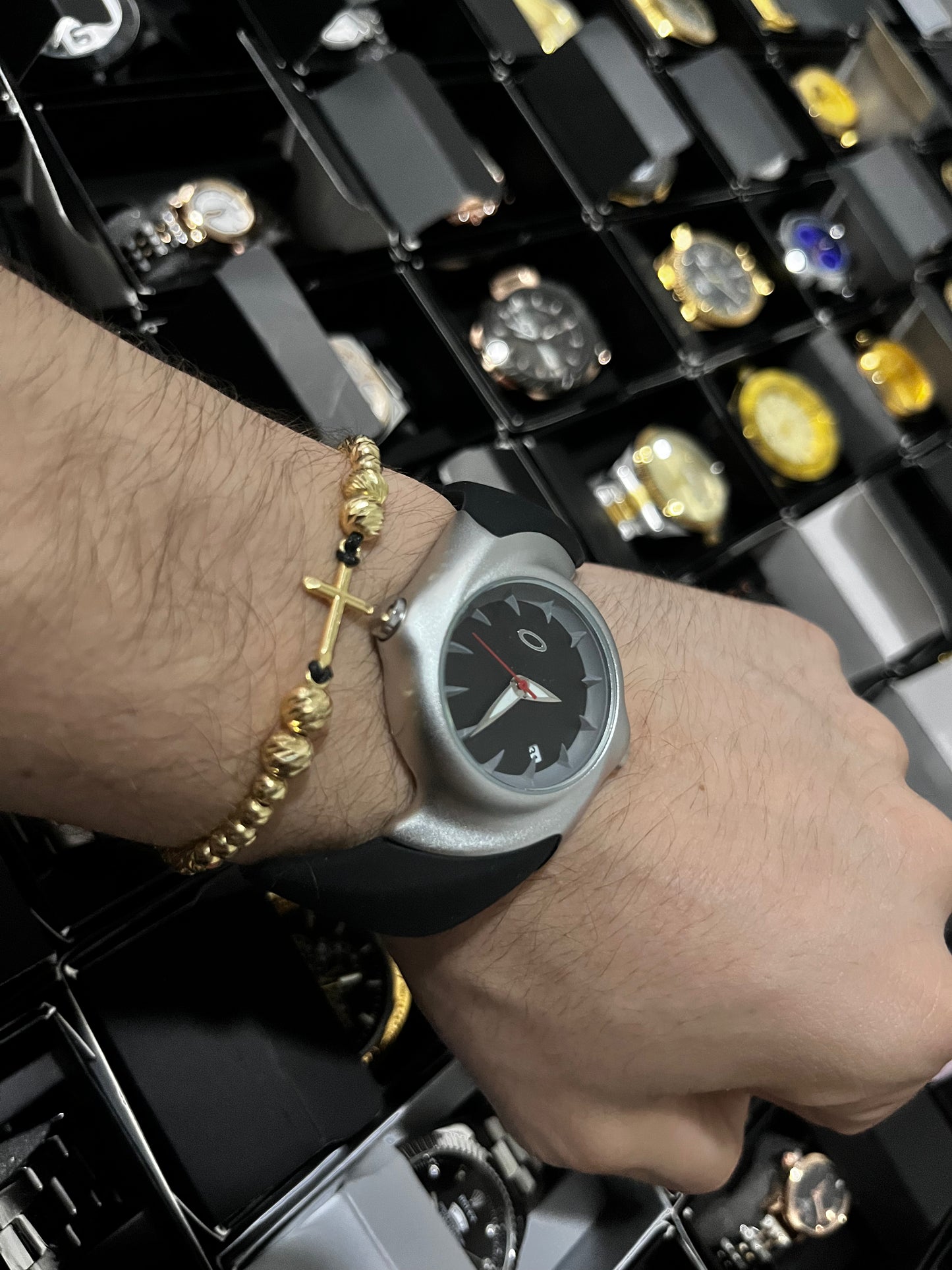 OAK GOMA/NEGRO TABLERO NEGRO BISEL PLATEADO